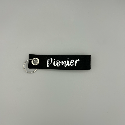 Pionier Filz Schlüsselanhänger – Offizielles Fabrice Richter-Reichhelm Merchandise