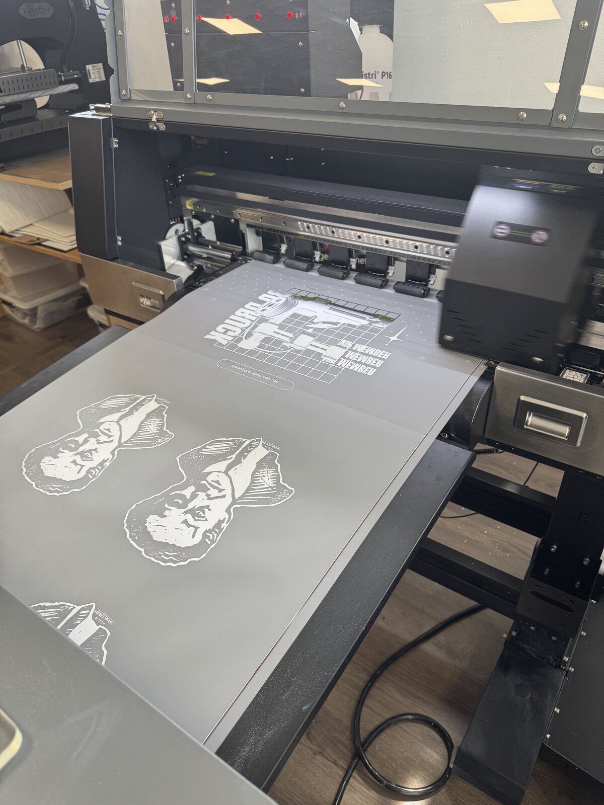 DTF-Druck des Houdini-Shirts für den Secret Magic Store